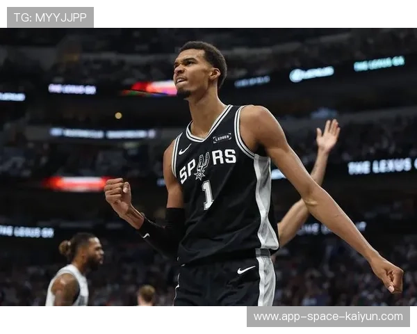 文班亚马盖帽再现,马刺防守立标杆