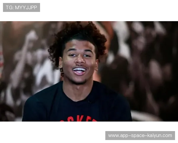 真爱无敌！杰伦-格林将40岁女友照片纹满后背 后者比他大17岁，杰伦格林全名