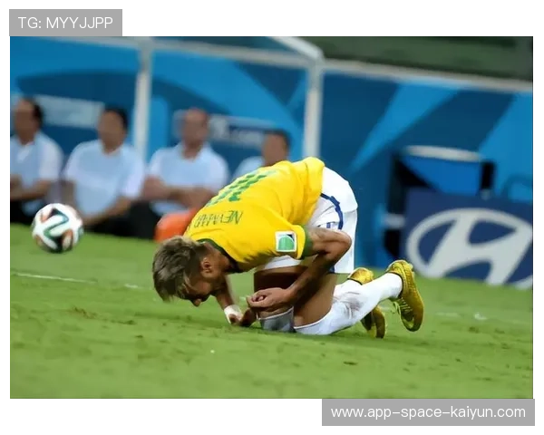 巴黎内马尔挑传助攻展示魔术脚法