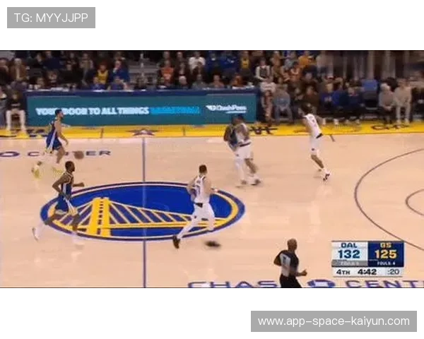 勇士关键回合抢断，直接反击得分