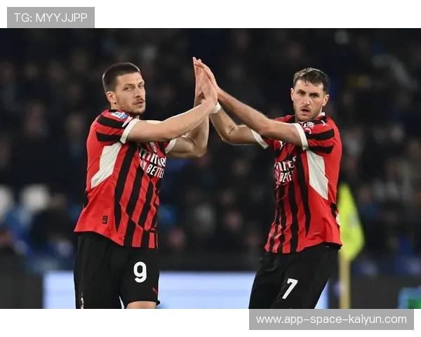 莱奥门前抢点推射AC米兰稳住领先